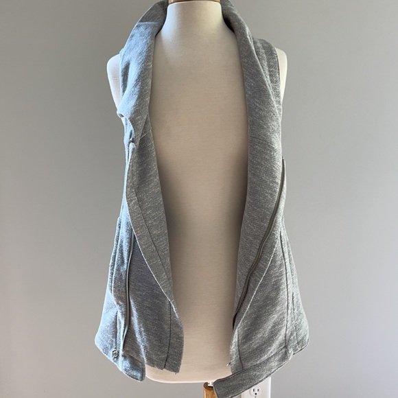 FOR CYNTHIA | GREY VEST - Picture 6 of 10